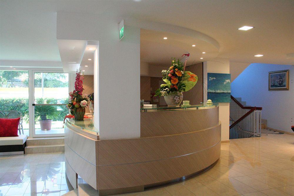 Hotel Ghirlandina Rimini Esterno foto