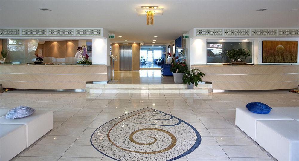 Hotel Ghirlandina Rimini Esterno foto