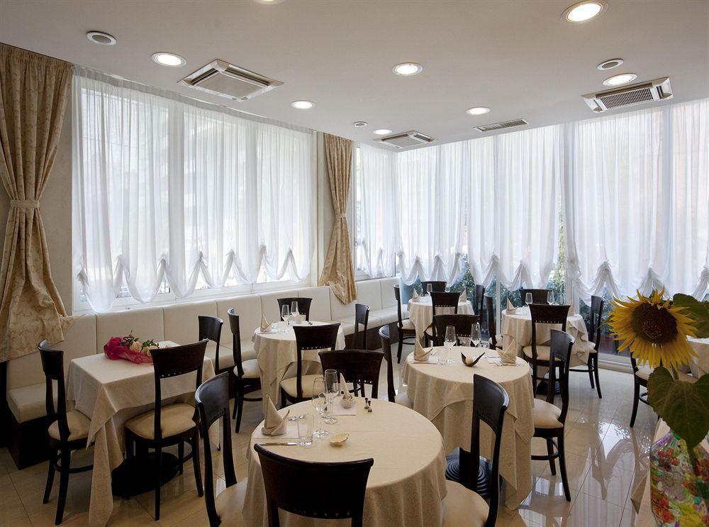 Hotel Ghirlandina Rimini Esterno foto