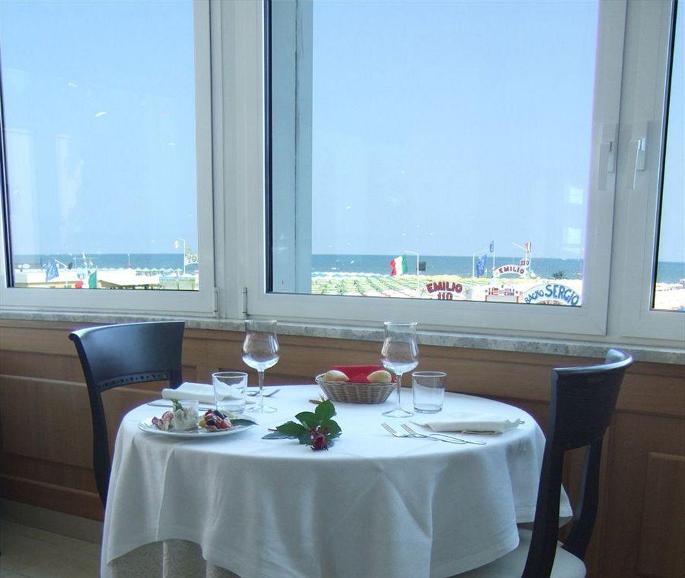 Hotel Ghirlandina Rimini Esterno foto