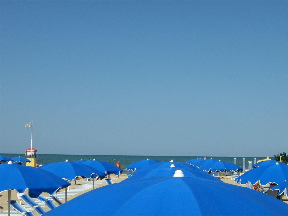 Hotel Ghirlandina Rimini Esterno foto