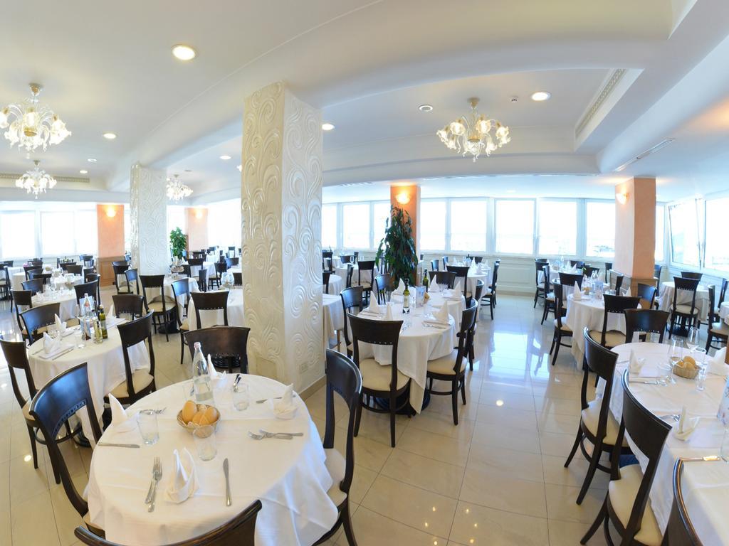 Hotel Ghirlandina Rimini Esterno foto