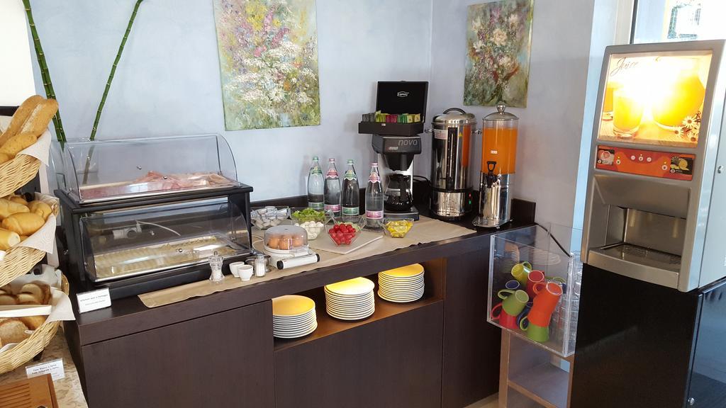 Hotel Ghirlandina Rimini Esterno foto