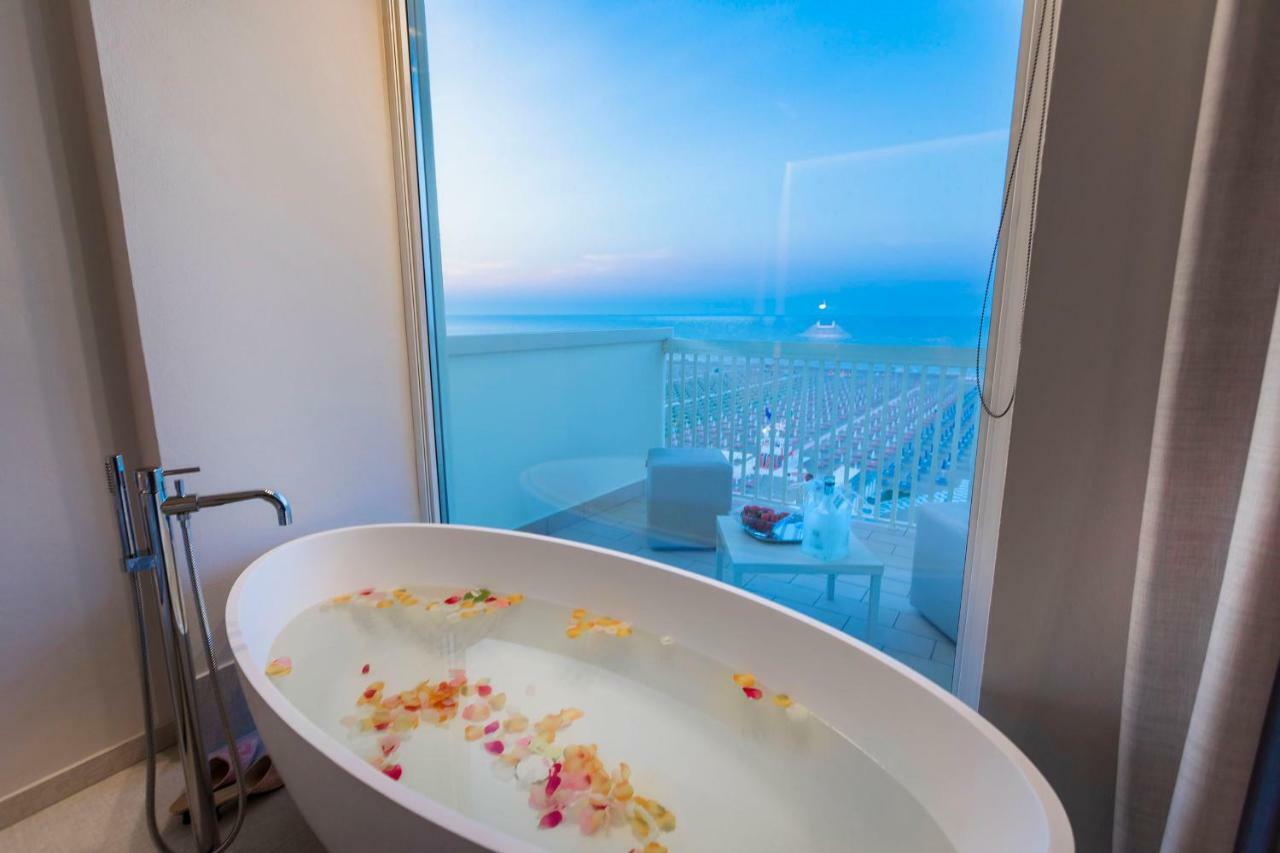 Hotel Ghirlandina Rimini Esterno foto