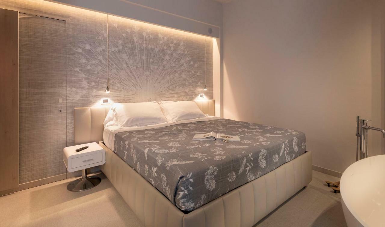 Hotel Ghirlandina Rimini Esterno foto