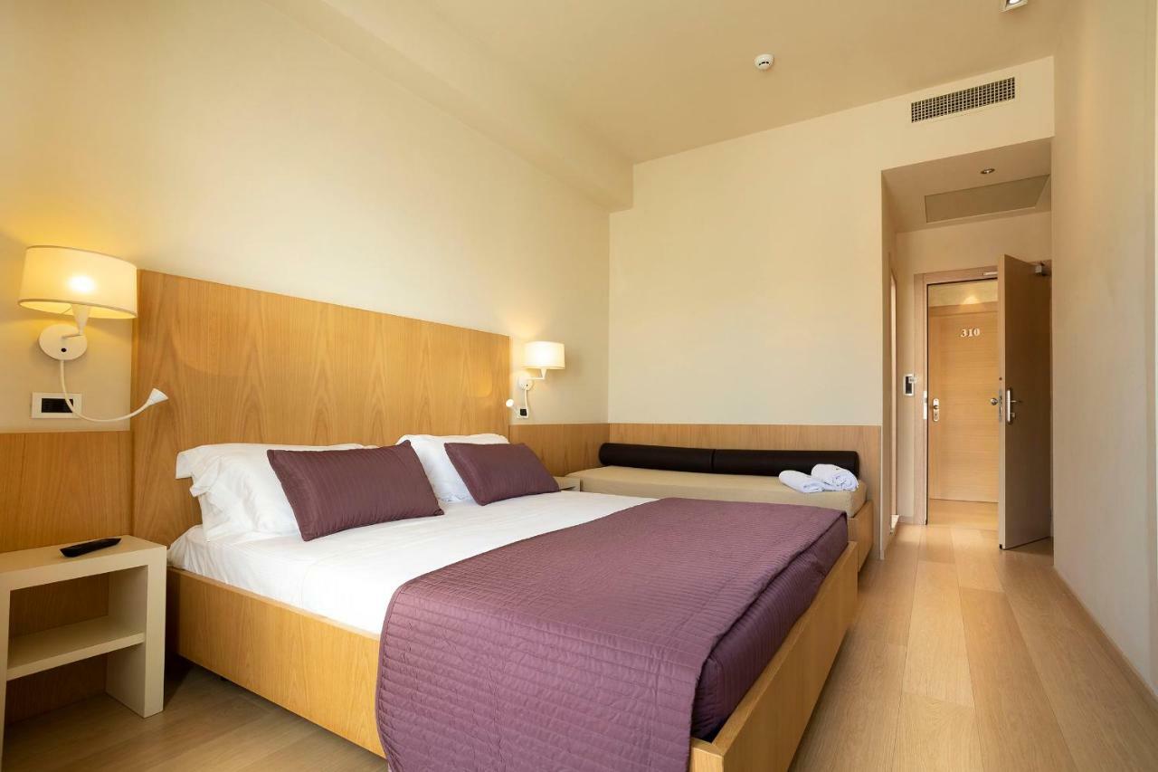 Hotel Ghirlandina Rimini Esterno foto