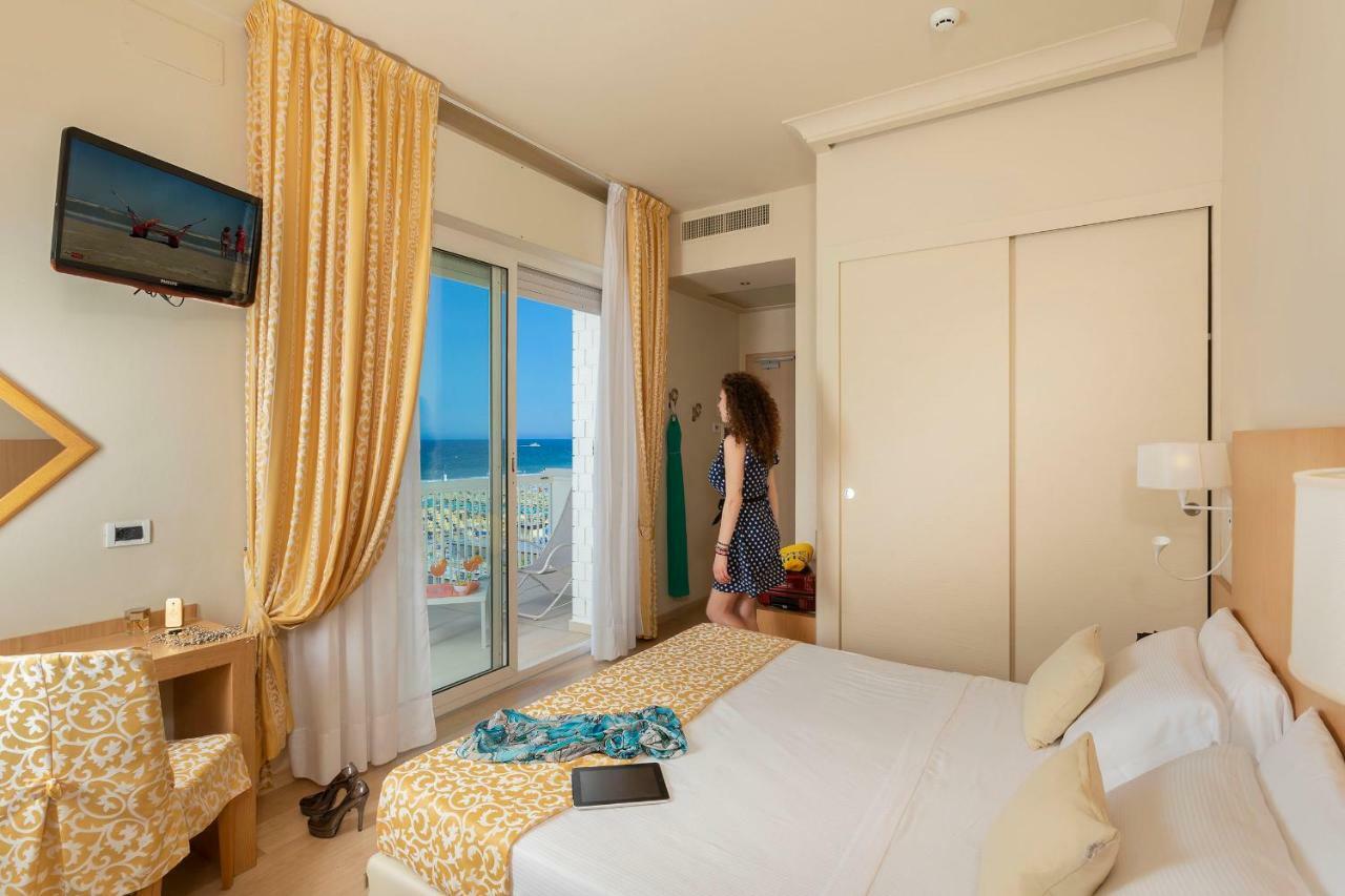 Hotel Ghirlandina Rimini Esterno foto