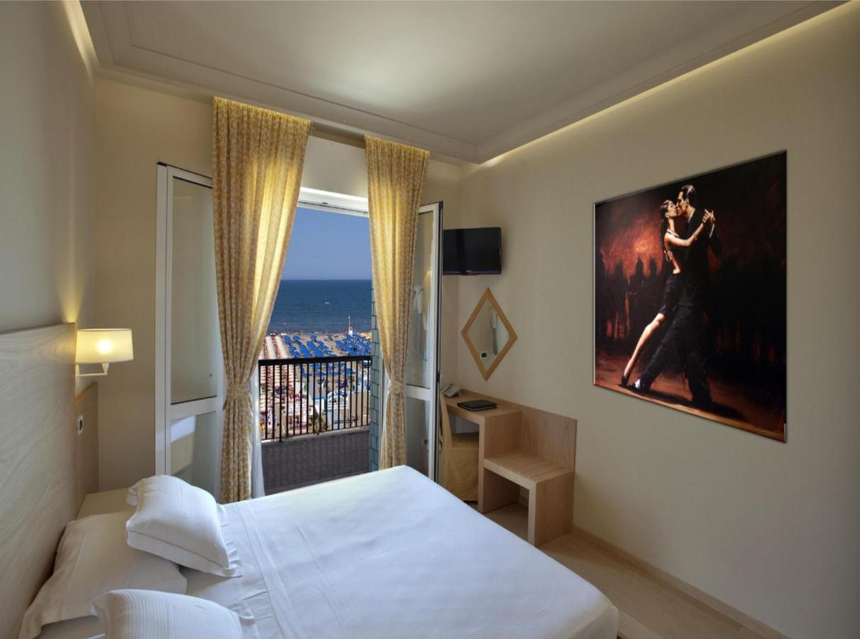 Hotel Ghirlandina Rimini Camera foto